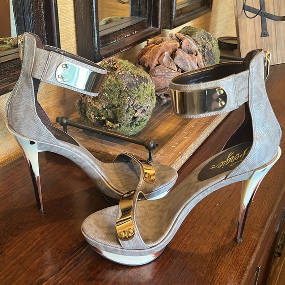 Fergie Cash, Grey Snake embossed Stiletto Platform Gold Plate Heel. Worn once! - Picture 4 of 6